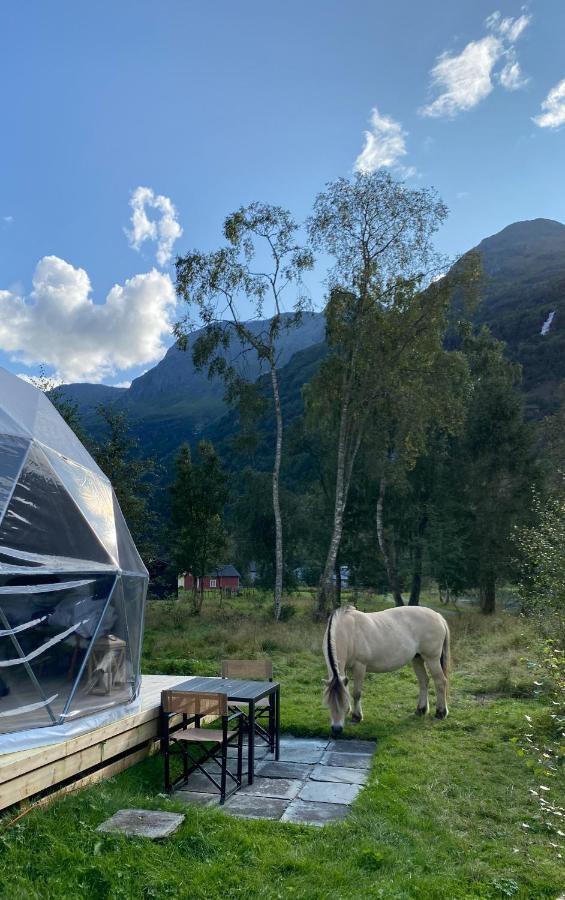 Olden Glamping - One With Nature Стрин Екстериор снимка